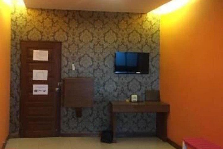 Room 13 of 19