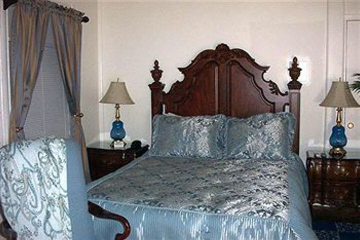 Room 9 of 23