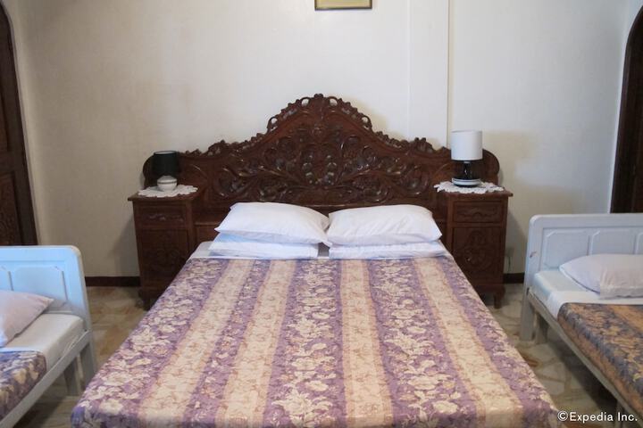 Room 9 of 99
