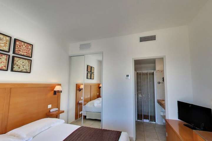 Room 7 of 46