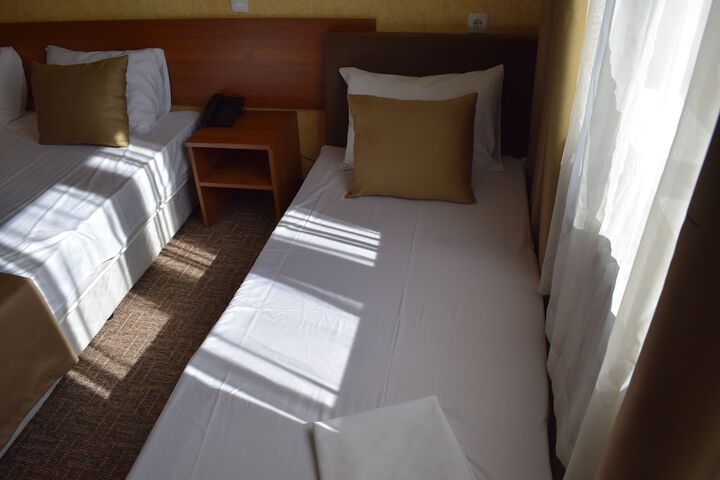 Room 28 of 77