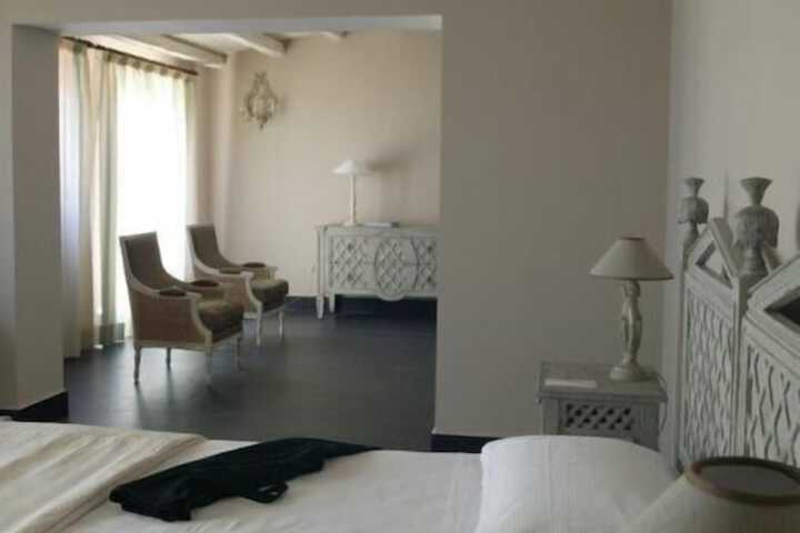Room 33 of 90