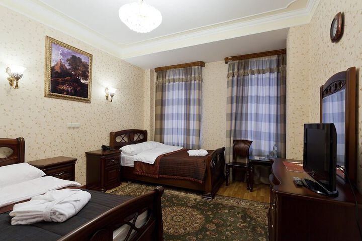 Room 4 of 37