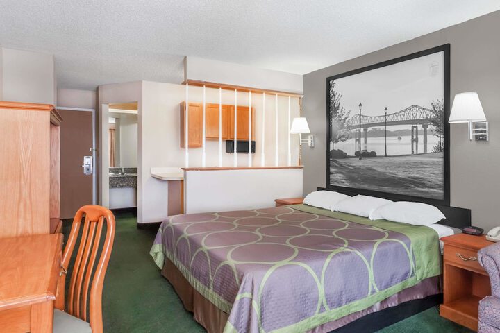 1 King Bed (5 of 8)