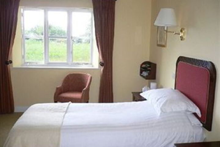 Room 4 of 8