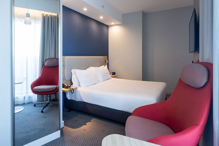 Room 33 of 83