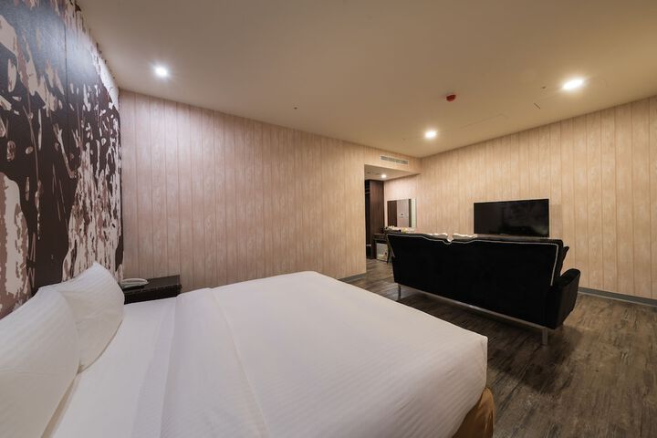 Room 26 of 97