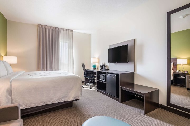 1 King Bed (3 of 41)