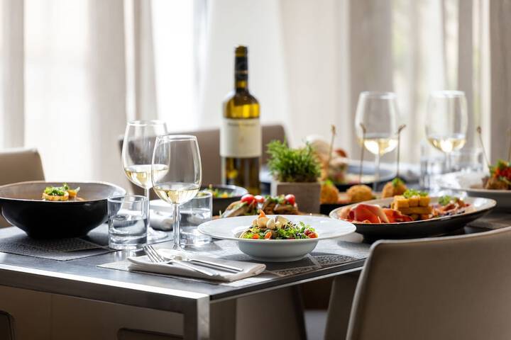 Dining 65 of 102