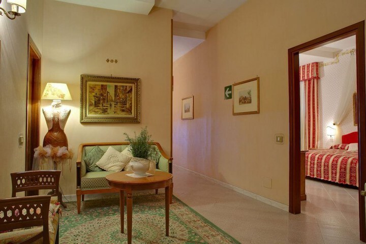 Ballroom/Hall 40 of 58