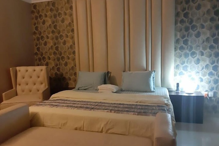 Room 6 of 37