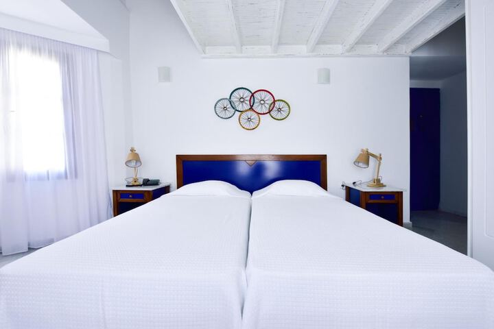Room 13 of 36