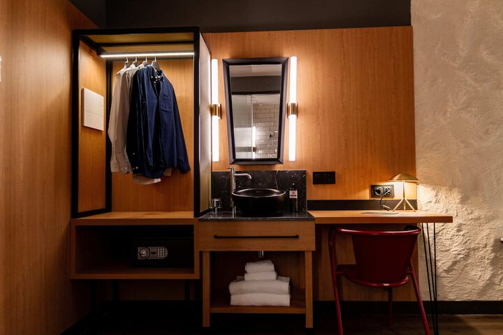 Room 66 of 77