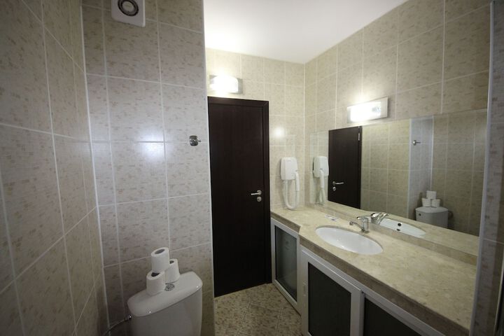 Room 8 of 36