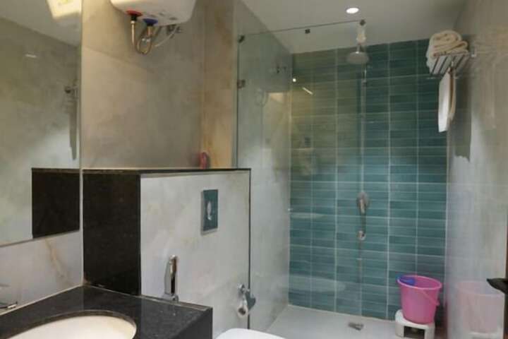 Room 50 of 64
