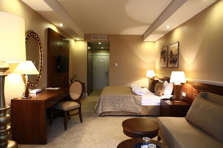 Room 7 of 37