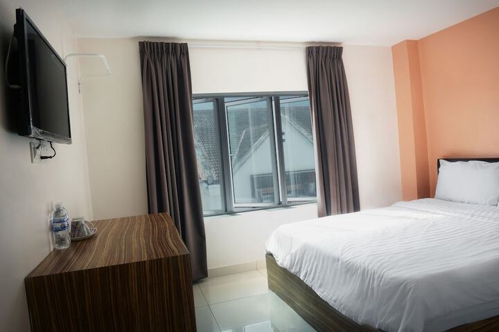 Room 6 of 25