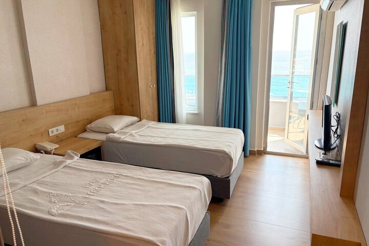 Room 2 of 32