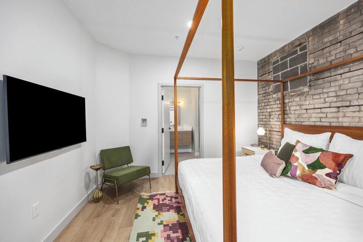Room 11 of 22