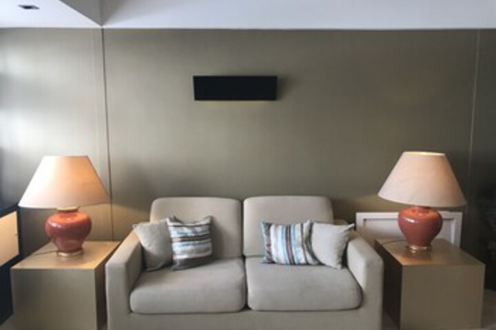 Room 13 of 18