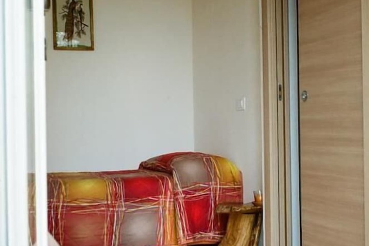 Room 7 of 18