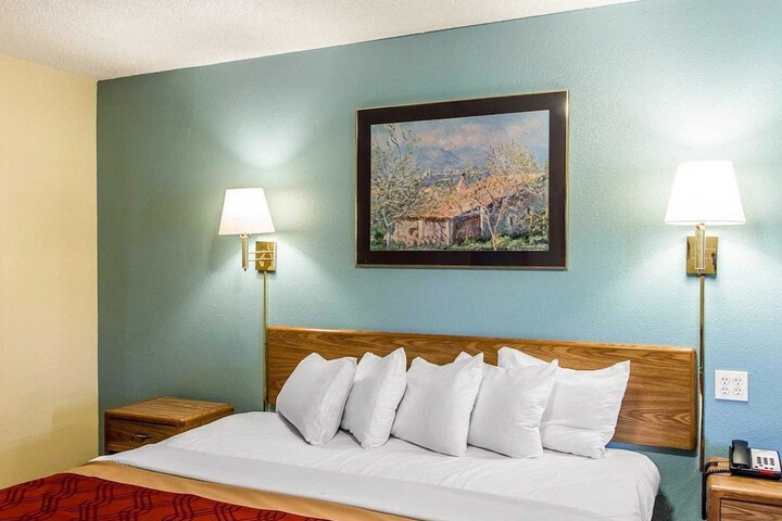 1 King Bed (18 of 18)