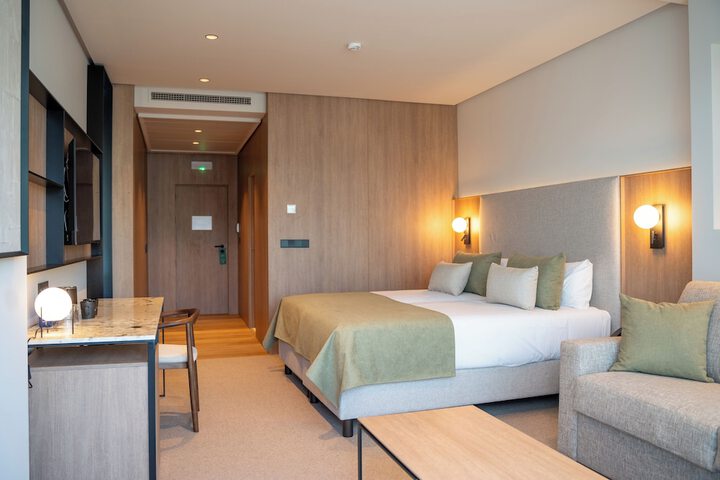 Room 8 of 48