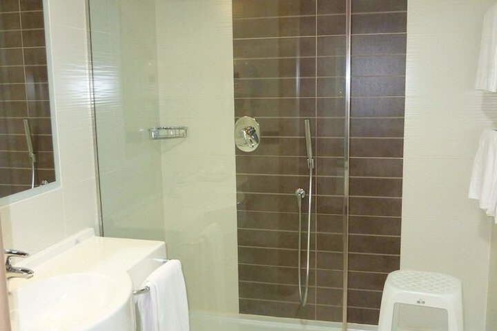 Room 15 of 26
