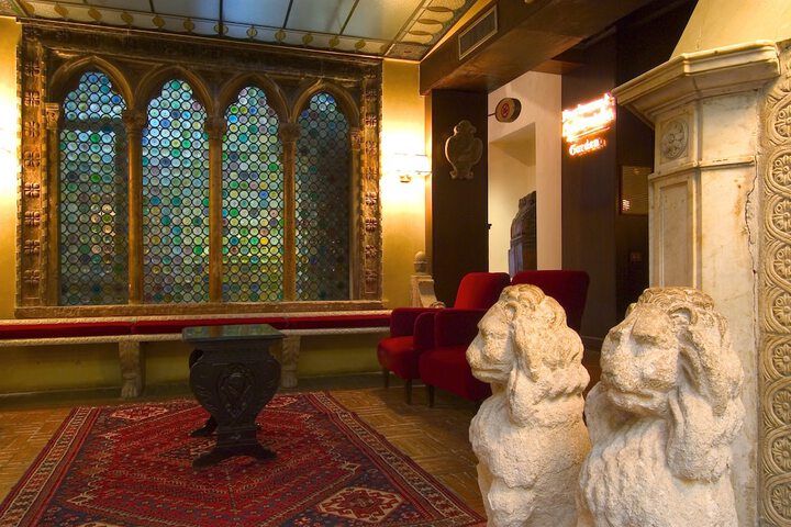 Entrance & Lobby