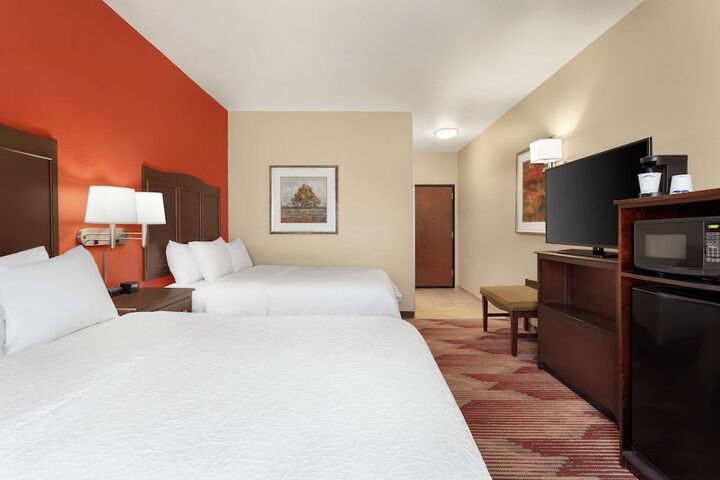 2 Queen Beds (2 of 10)