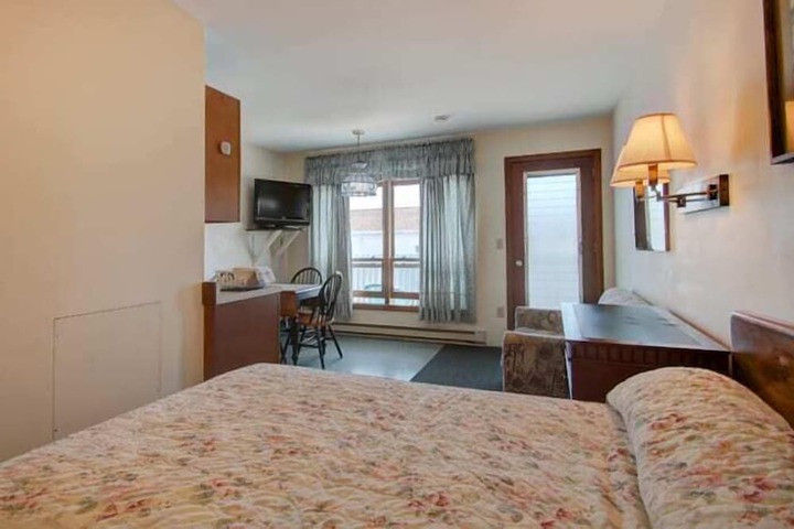 Room 13 of 30