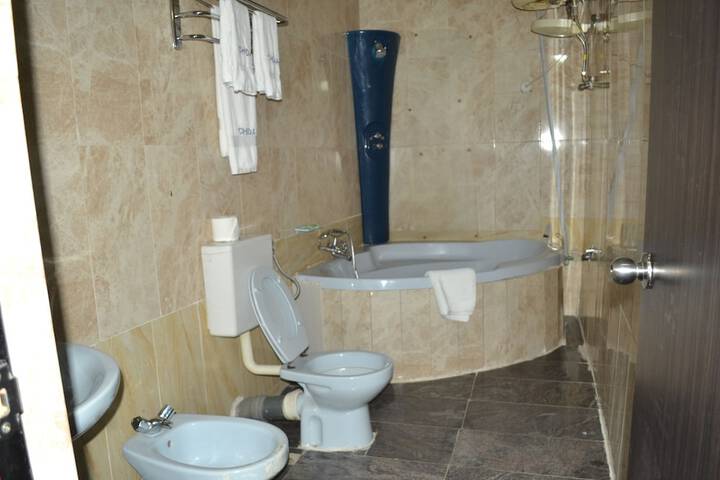 Room 10 of 18