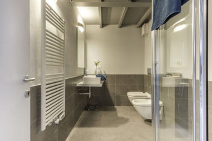 Room 2 of 34