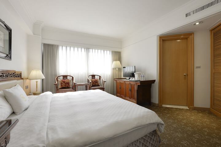 Room 33 of 90