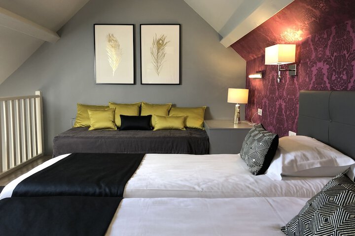 Room 33 of 80