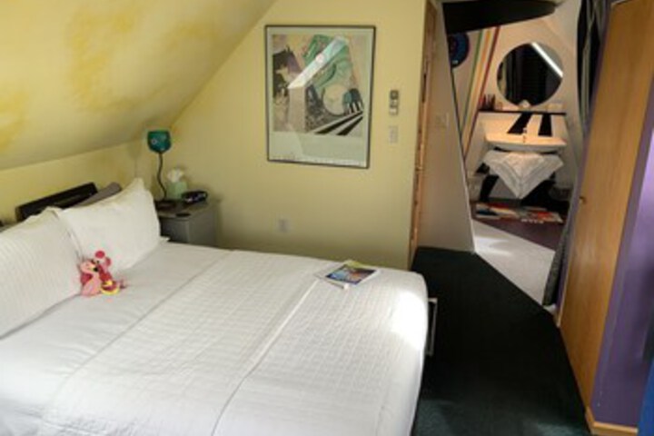 Room 27 of 34
