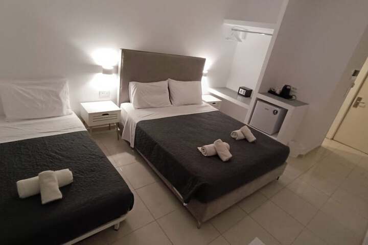 Room 10 of 33