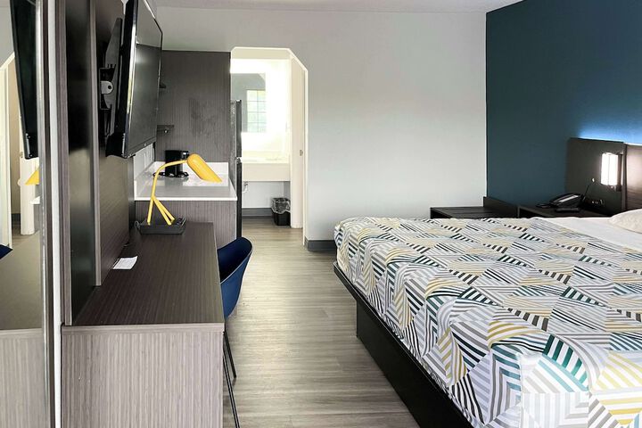 Room 6 of 26