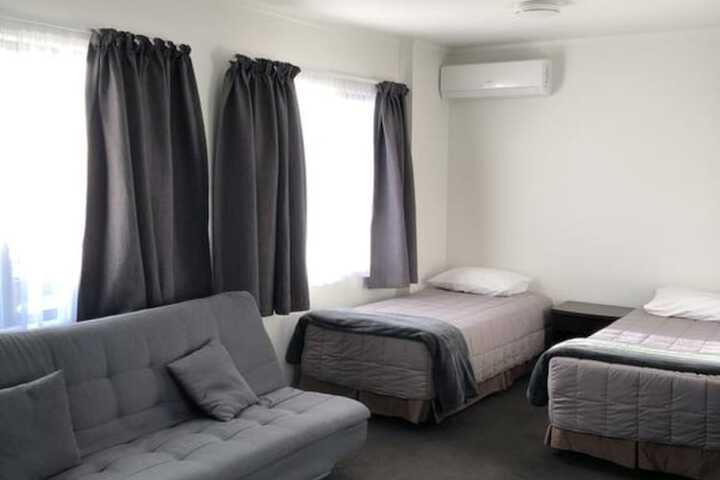 Room 9 of 39