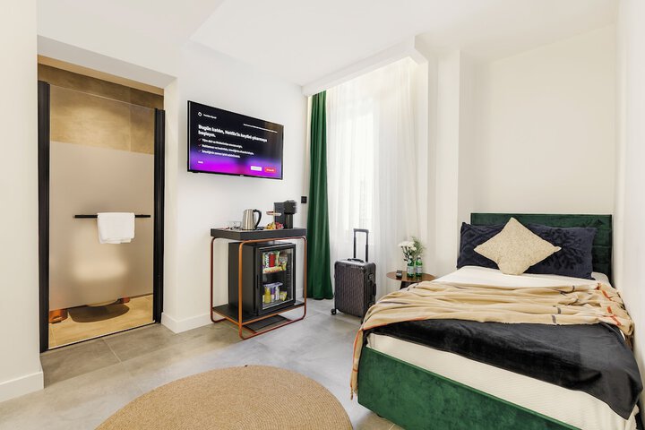 Room 12 of 42