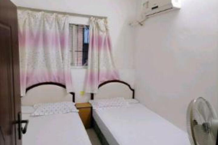 Room 5 of 6