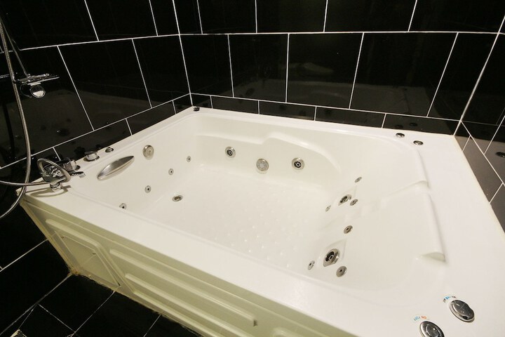 Hot Tub 81 of 127
