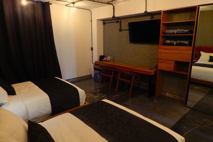 Room 16 of 51