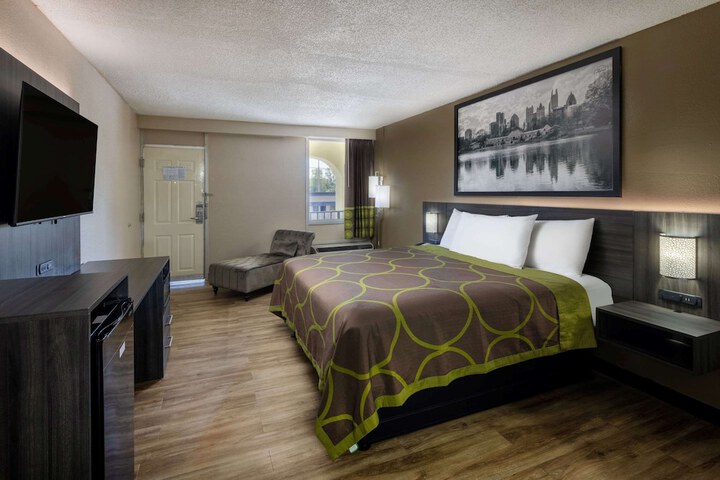 1 King Bed (7 of 8)