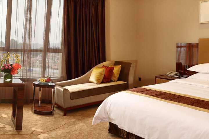 Room 4 of 51