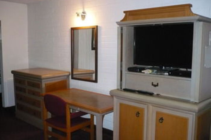 Room 5 of 17