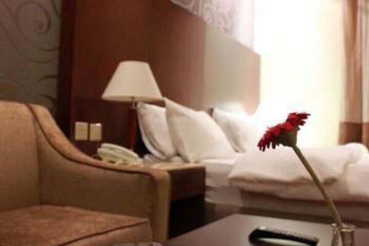 Room 4 of 16