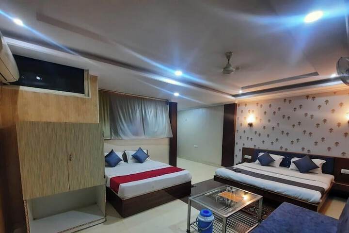 Room 5 of 8