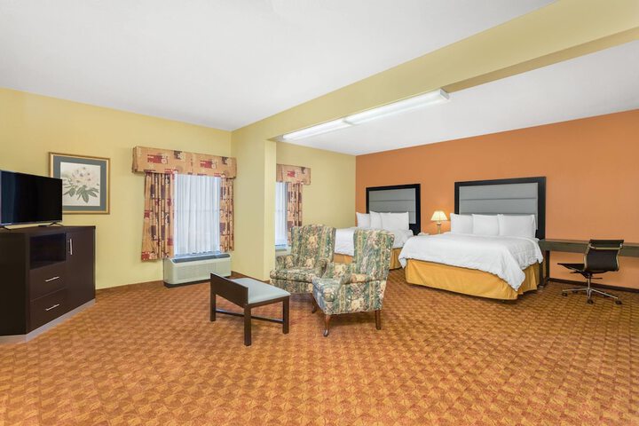 Room 8 of 21
