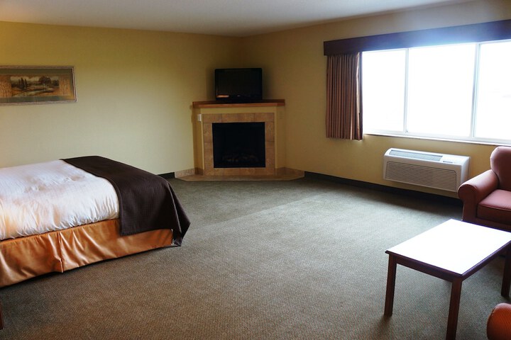 1 King Bed Accessible (13 of 32)
